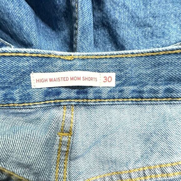 Levi's® Women's High-Rise Mom Jean Shorts Let It Be Fun Distressed Cutoff Sz 30 - Picture 6 of 7